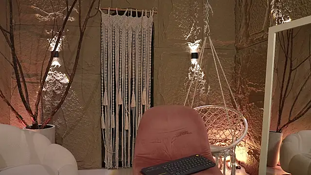 Logan Varela online show from September 23, 2025, 12:34 pm