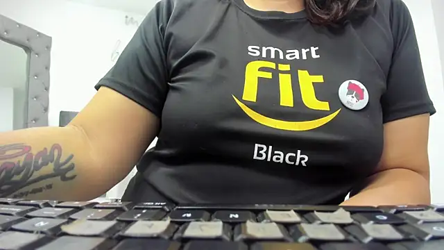 Snapshot of hari_lissaw chatting on April 15, 2026, 11:49 am hari lissaw online show from April 15, 2026, 11:49 am