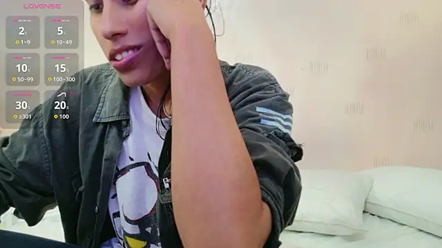 Snapshot of yourcuteneighbourr chatting on July 1, 2026, 2:56 am yourcuteneighbourr online show from July 1, 2026, 2:56 am