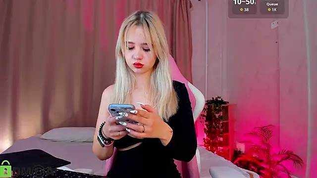 Valerie Woods online show from October 15, 2025, 1:04 am