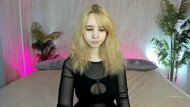 Valerie Woods online show from February 26, 2025, 4:41 am