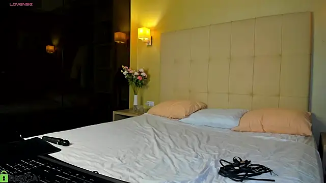 Valerie Woods online show from March 4, 2026, 1:13 am