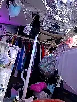 gurlnips online show from September 27, 2025, 11:00 pm