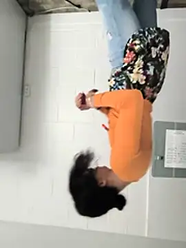 gurlnips online show from February 5, 2026, 5:03 am