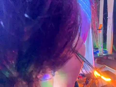 gurlnips online show from September 16, 2025, 5:41 am