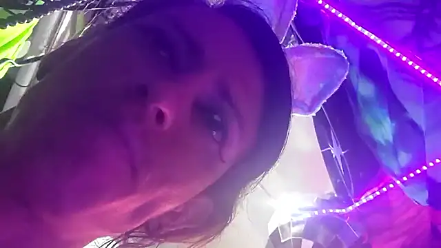 gurlnips online show from March 29, 2026, 5:42 am