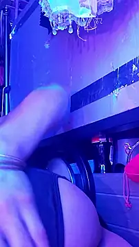 gurlnips online show from September 20, 2025, 10:09 am