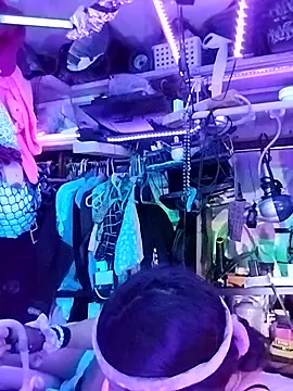 gurlnips online show from March 21, 2026, 11:47 am