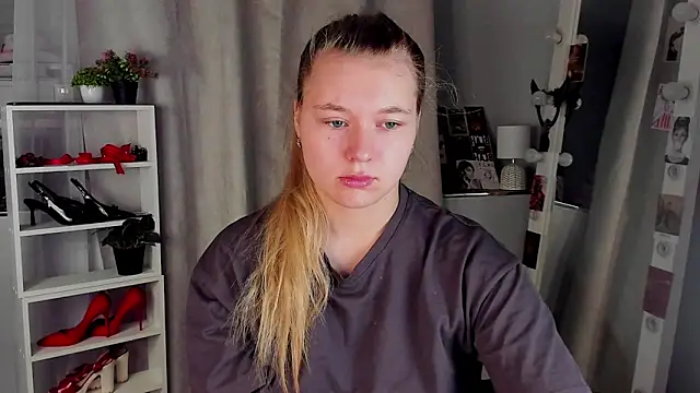 Rebecca Kelly online show from October 4, 2025, 2:13 am