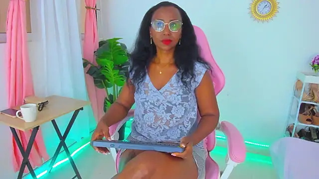 alexajhonson1012 online show from March 12, 2026, 6:12 pm