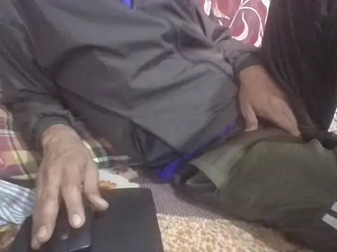 Bangingchick online show from December 18, 2025, 8:08 am