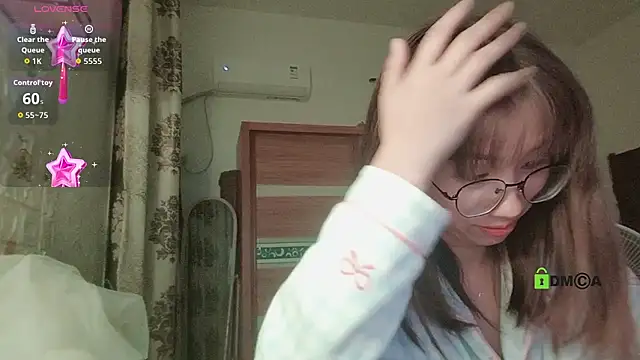 Lili 666 online show from February 5, 2026, 5:42 pm