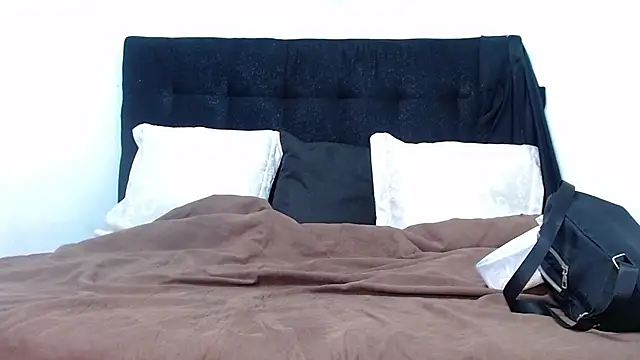 srta luciana online show from February 4, 2026, 12:00 pm