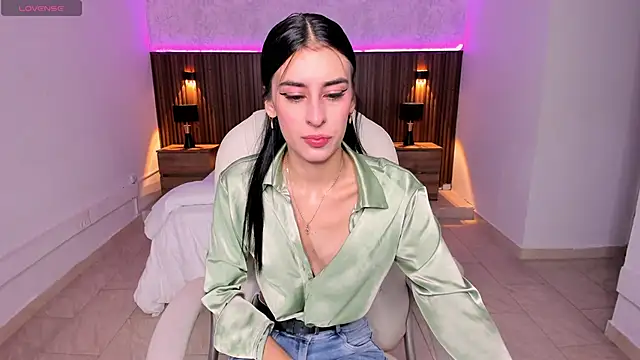 karlaa james online show from November 1, 2025, 11:04 am