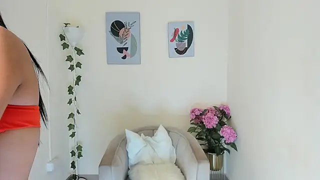 Charlothe capell online show from December 19, 2025, 8:00 pm