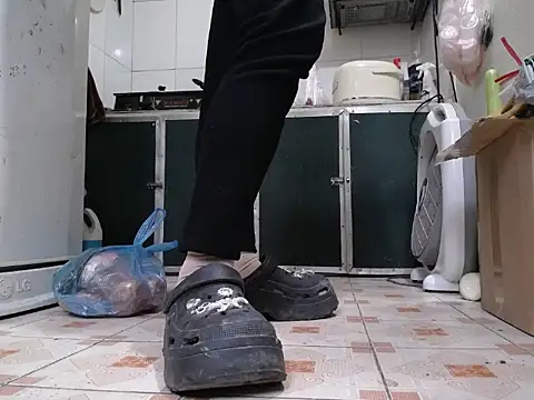 Snapshot of nolame18xxx chatting on February 10, 2026, 12:20 am nolame18xxx online show from February 10, 2026, 12:20 am