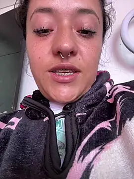 jjulietha95 online show from March 12, 2025, 4:46 pm