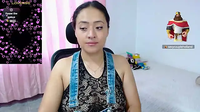 jjulietha95 online show from March 9, 2025, 10:41 pm