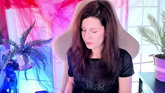 April o Nill online show from November 14, 2025, 3:48 pm