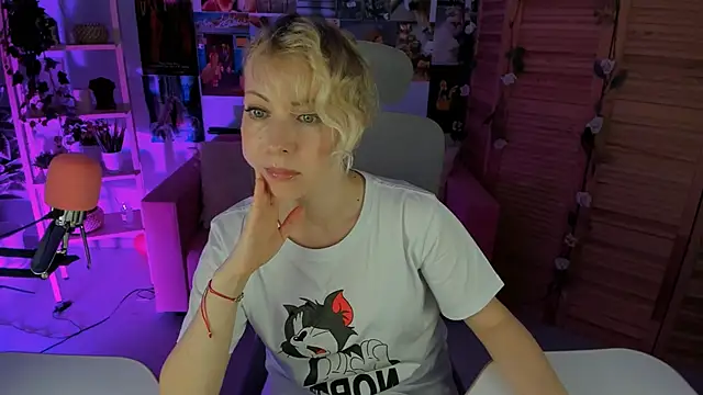 LylithSkye online show from March 6, 2025, 11:36 am