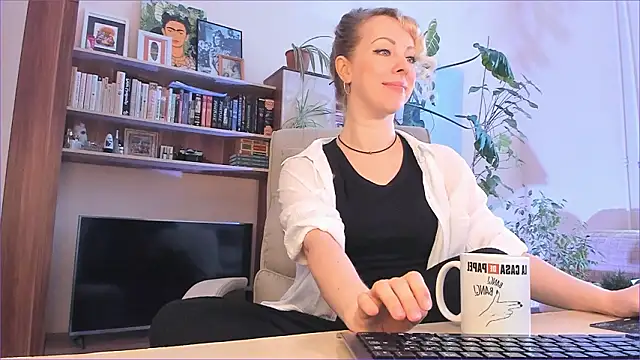 LylithSkye online show from March 13, 2026, 1:05 pm