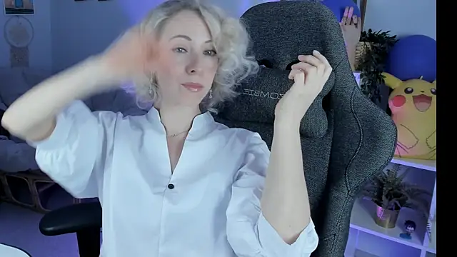 LylithSkye online show from February 1, 2025, 12:04 pm