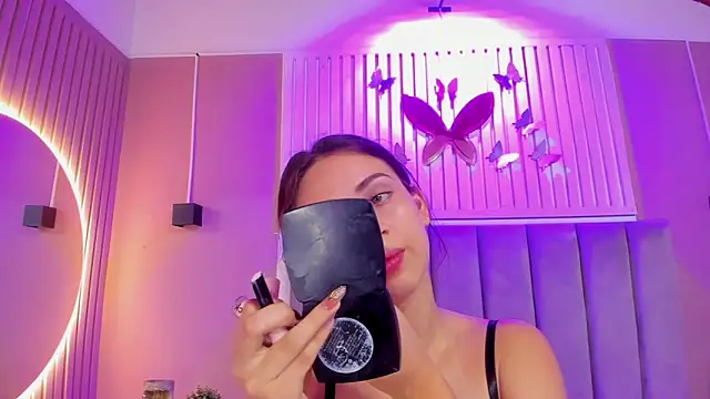 diosa cristal online show from November 22, 2025, 3:38 am