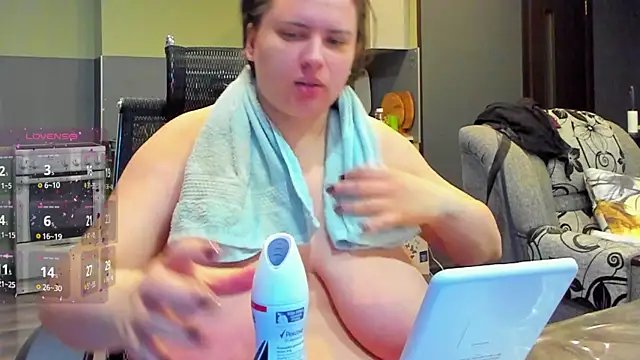 1lindsey1 online show from October 16, 2025, 7:27 am