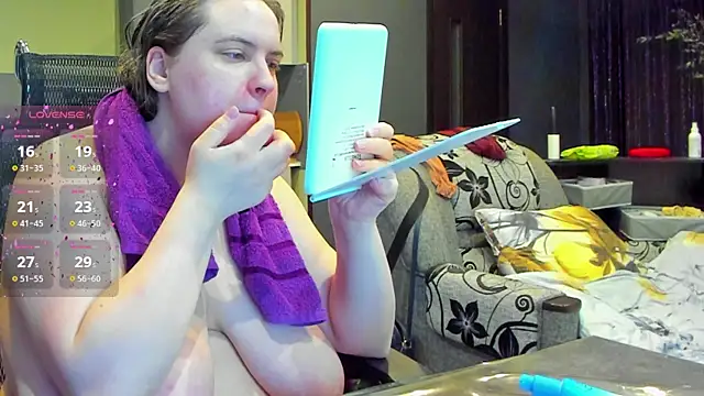 1lindsey1 online show from September 18, 2025, 2:09 pm