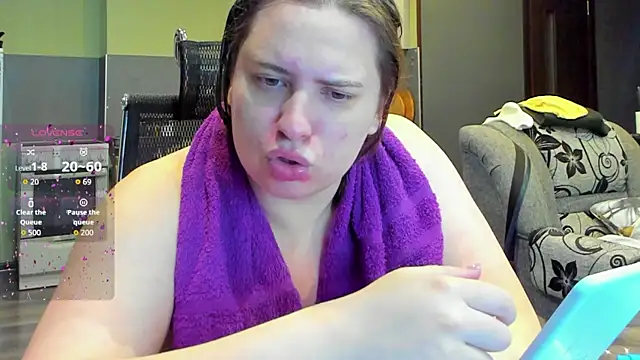 1lindsey1 online show from September 29, 2025, 8:10 am