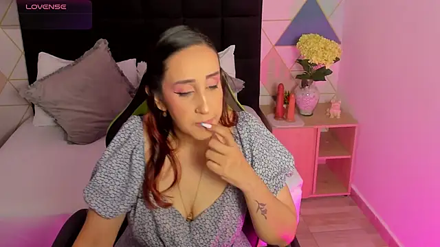 jadde13  online show from November 19, 2025, 8:20 pm