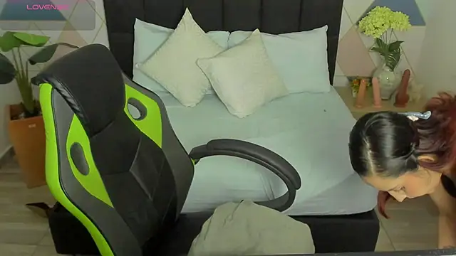 jadde13  online show from September 26, 2025, 8:05 pm