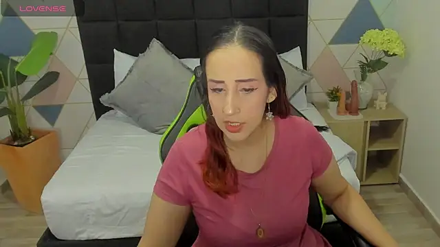 jadde13  online show from November 4, 2025, 8:34 pm