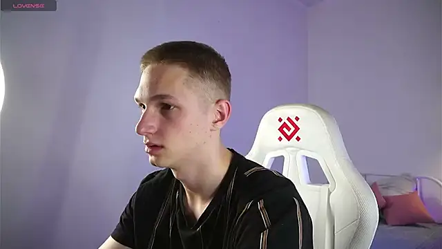 dustyn fox online show from March 19, 2025, 6:12 pm