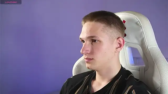 dustyn fox online show from March 18, 2025, 6:28 pm