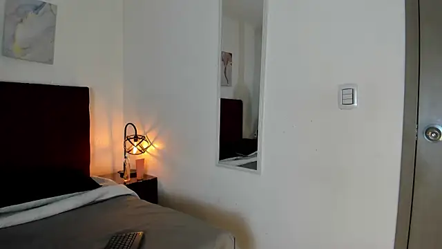 Anthonelaa   online show from September 10, 2025, 7:57 pm