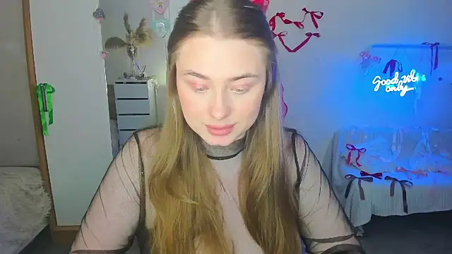 Snapshot of Demure_Smile chatting on February 14, 2025, 2:44 pm Demure Smile online show from February 14, 2025, 2:44 pm