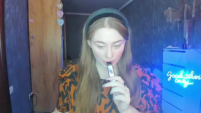 Snapshot of Demure_Smile chatting on February 26, 2025, 6:08 am Demure Smile online show from February 26, 2025, 6:08 am