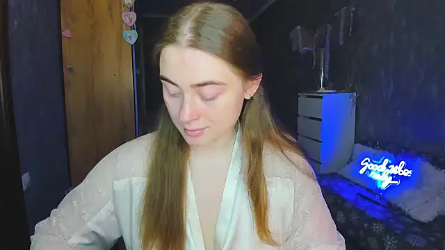 Snapshot of Demure_Smile chatting on February 27, 2025, 5:18 am Demure Smile online show from February 27, 2025, 5:18 am