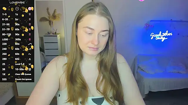 Snapshot of Demure_Smile chatting on February 13, 2025, 4:54 am Demure Smile online show from February 13, 2025, 4:54 am