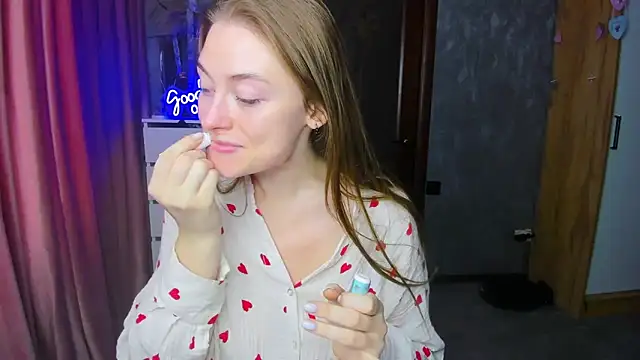 Snapshot of Demure_Smile chatting on September 18, 2025, 4:15 am Demure Smile online show from September 18, 2025, 4:15 am