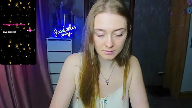 Snapshot of Demure_Smile chatting on September 9, 2025, 5:39 am Demure Smile online show from September 9, 2025, 5:39 am