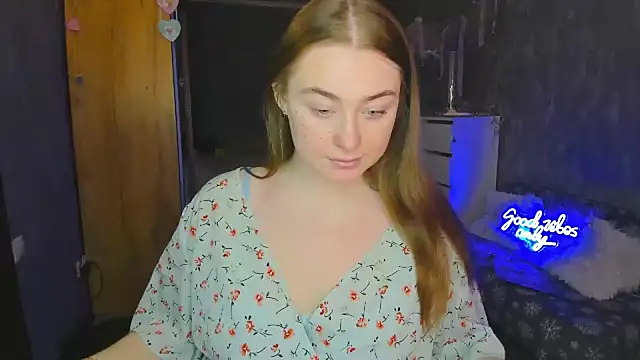 Snapshot of Demure_Smile chatting on February 28, 2025, 5:15 am Demure Smile online show from February 28, 2025, 5:15 am