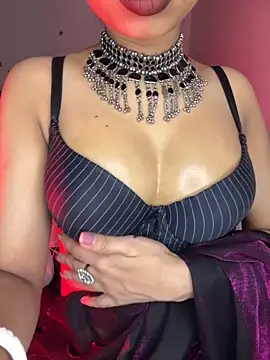 Snapshot of Hot-sexy222 chatting on November 5, 2025, 3:48 pm Hot-sexy222 online show from November 5, 2025, 3:48 pm