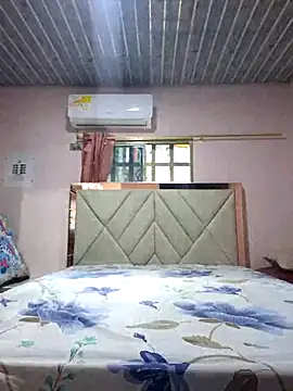 sexy-latin10 online show from September 29, 2025, 12:22 pm