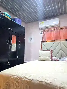 sexy-latin10 online show from September 19, 2025, 3:27 pm