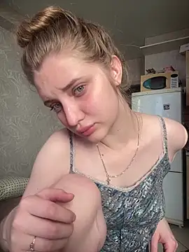 Snapshot of MollyDolle chatting on May 28, 2026, 2:45 pm MollyDolle online show from May 28, 2026, 2:45 pm