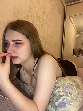 Snapshot of MollyDolle chatting on October 29, 2025, 9:36 pm MollyDolle online show from October 29, 2025, 9:36 pm