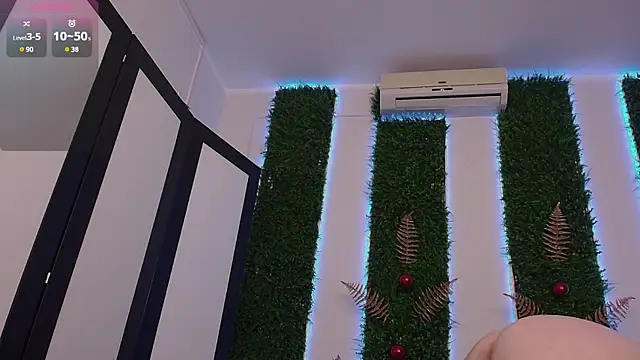 Nicole  Aniston  online show from December 23, 2024, 8:36 pm