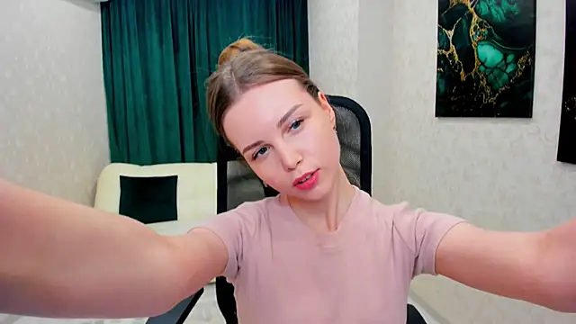 MileyWings online show from March 3, 2025, 12:28 pm